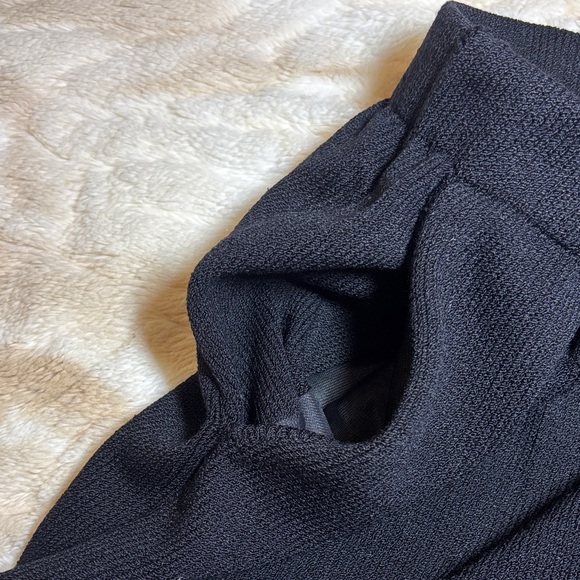 St. John Basics women’s knit sweater pants, size 12, like new! - Picture 5 of 9